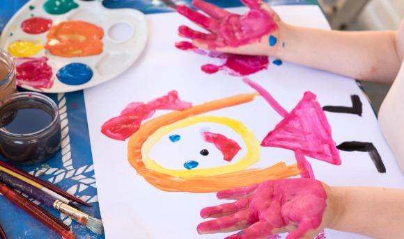 همه چیز درباره روش ها و طریقه استفاده از رنگ انگشتی برای کودکانه
